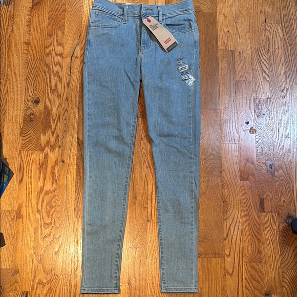Levi's Denim - Levi’s 720 high rise super skinny size 4 w27 l30